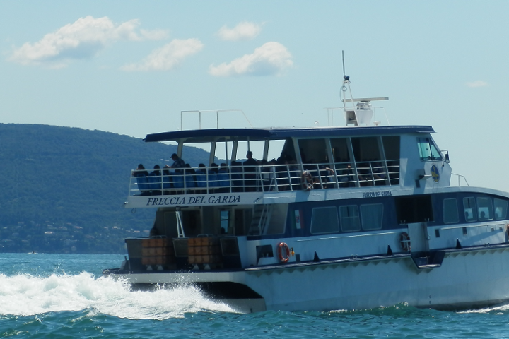 noleggio catamarano lago di garda